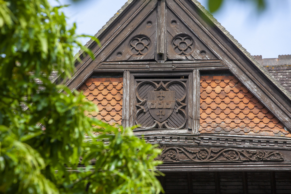 Front building obscure